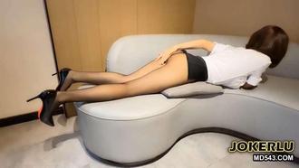  黑丝足交被插爆 andmlove