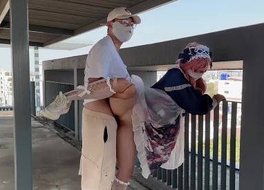  约了个洛丽塔妹妹去天台拍写真 樱花小猫